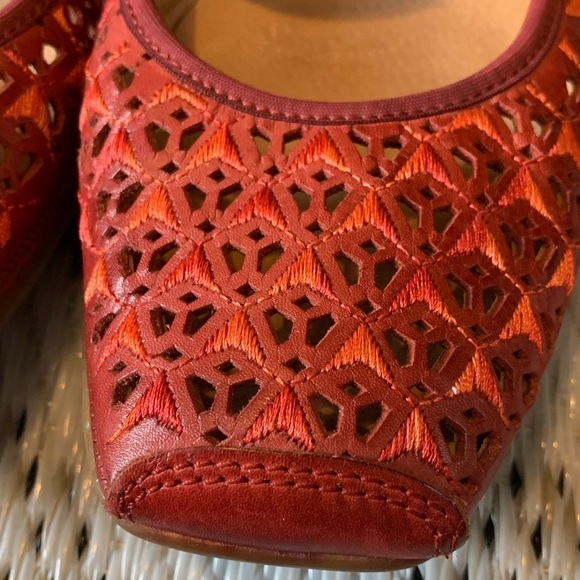 Pikolinos Red Flats with Perforated Design - Picture 4 of 11